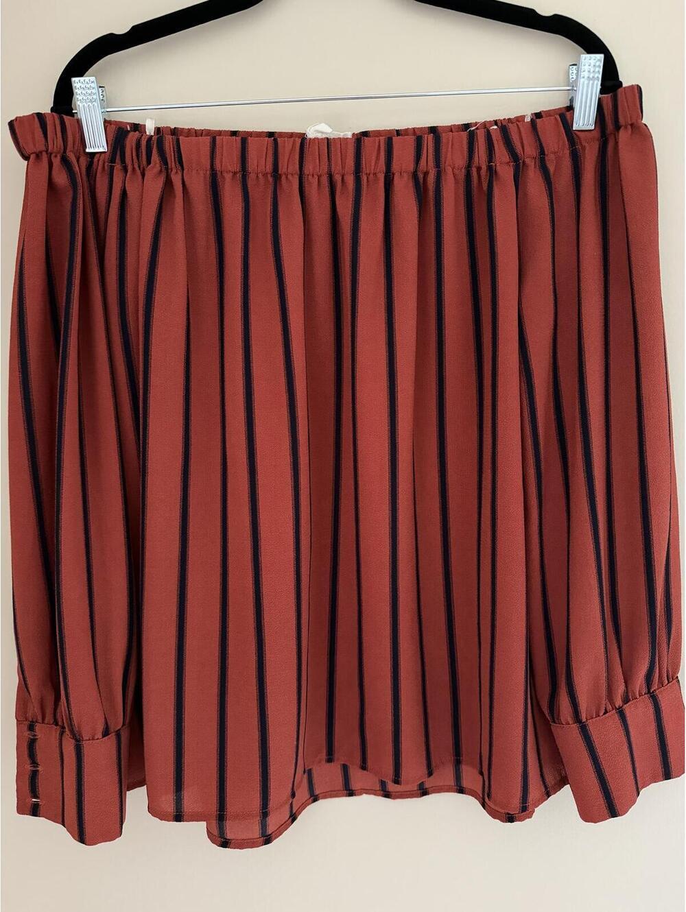 L Off-Shoulder, button sleeve, burnt orange/navy top